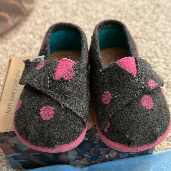 TOMS EUC tiny wool dot classic. (Little) Girls size 3. ADORABLE - Picture 2 of 6